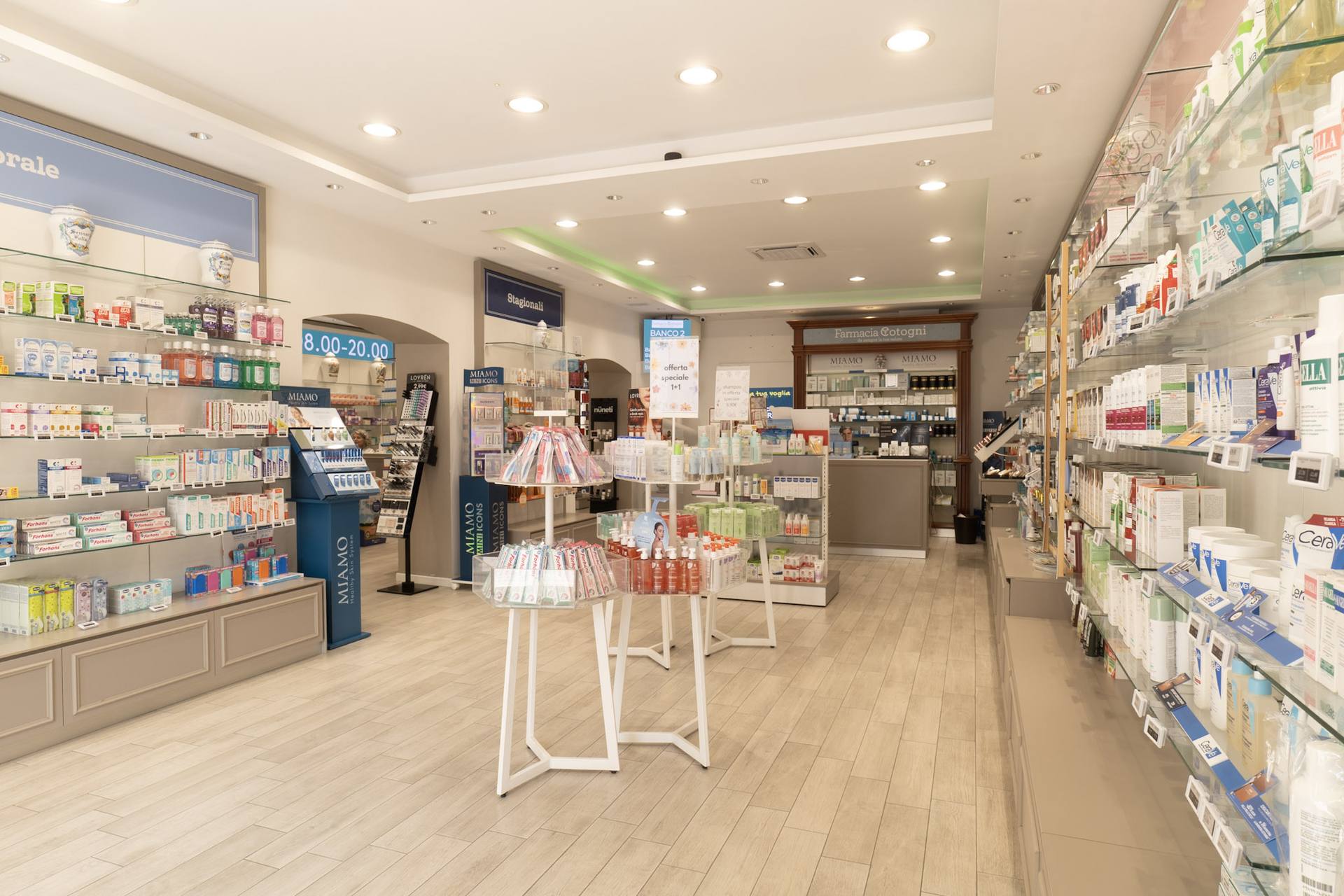 I reparti della Farmacia Cotogni, dove trovi anche gli articoli sanitari